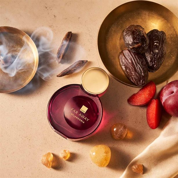 Cutie cadou Love Forever cu 12 trandafiri de sapun si apa de parfum Avon Far Away Splendoria pentru femei 50 ml, cadou elegant si rafinat [10]