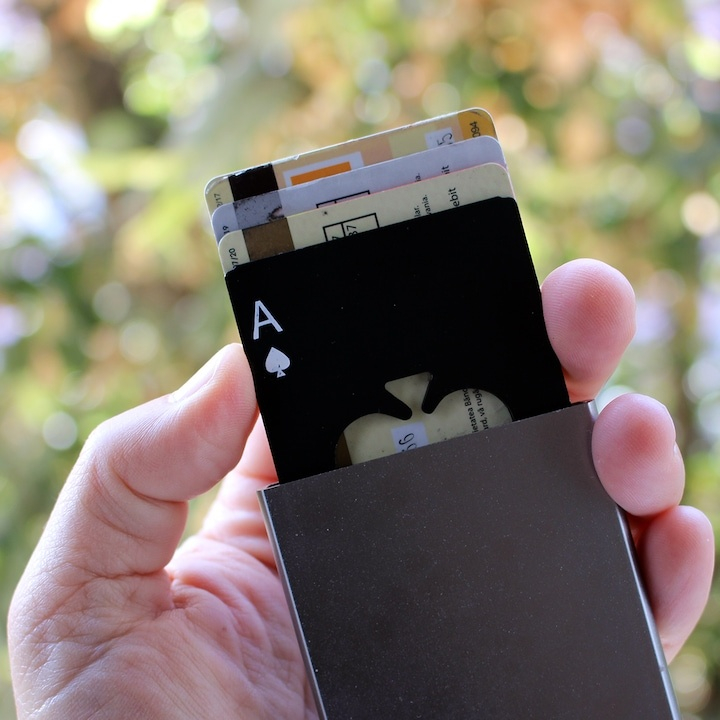 Desfacator sticle tip card portofel, inox negru, 86 x 54 mm, model compact reutilizabil, deschizator bere [13]