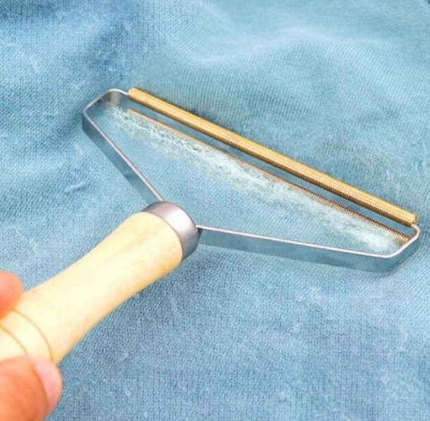 Dispozitiv manual pentru indepartarea scamelor de pe haine si tapiterii, lama metalica, maner ergonomic, 16.5 cm [3]