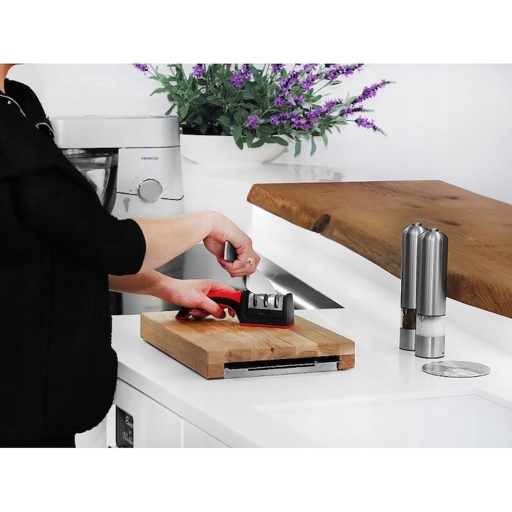 Dispozitiv pentru ascutit cutite, cu 3 pozitii de ascutire (grosiera, usoara, fina), maner antiderapant, baza stabila, ABS si otel, rosu/negru, 21.5 x 5 x 6 cm [3]
