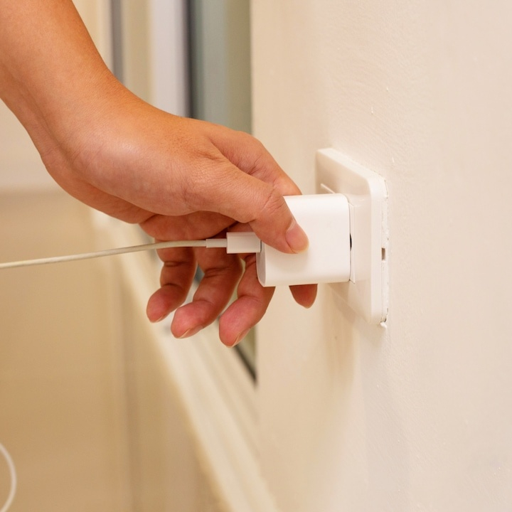 Incarcator retea USB Type-C, fast charge 20W, compact, universal, design alb, compatibil cu smartphone-uri si tablete, ideal pentru calatorii [8]