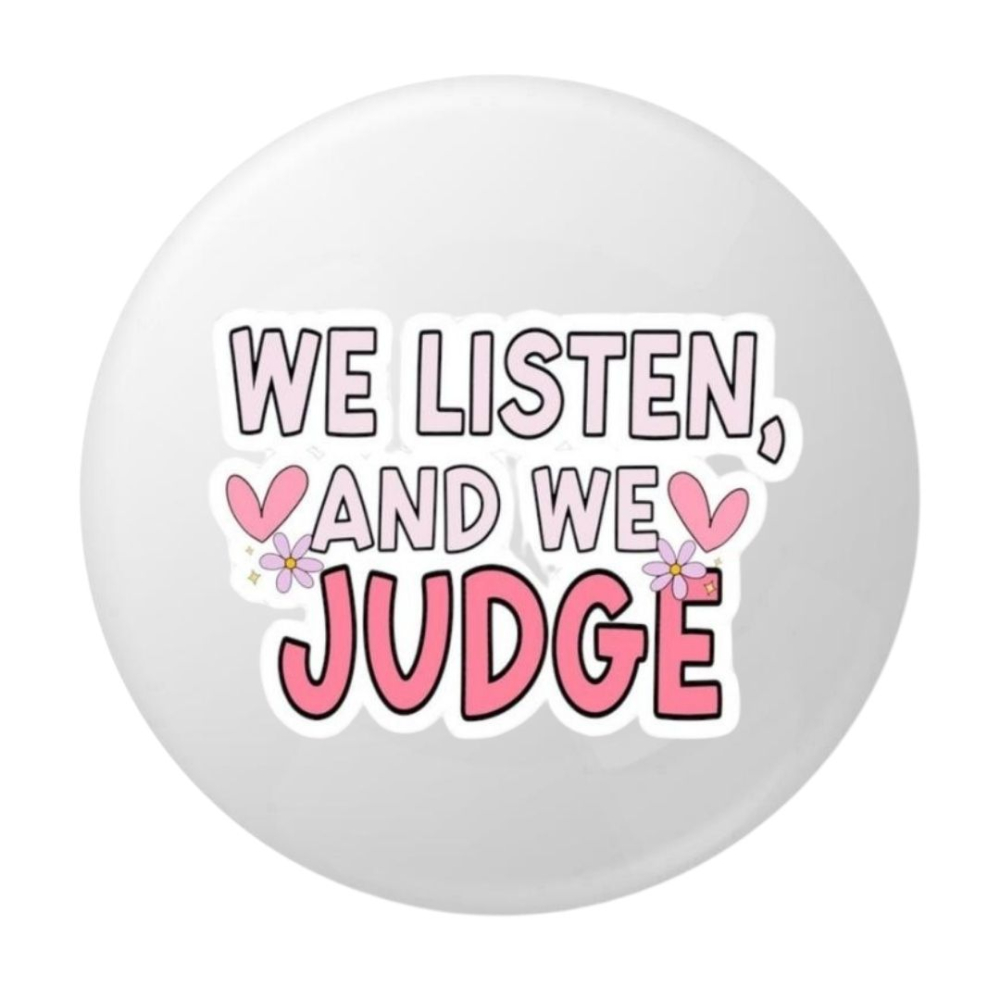 Insigna rotunda We Listen, And We Judge, mesaj amuzant, 58 mm, prindere cu ac metalic [1]