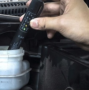 Instrument de testare a lichidului de frana, indicator LED, 15 x 2.5 cm, negru – verificare rapida si precisa a calitatii lichidului de frana [6]