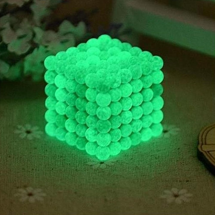 Joc cu bile magnetice NeoCube, verde fluorescent, cub 3.2 x 3.2 x 3.2 cm, 216 bile magnetice din neodim 5 mm, set antistres cu cutie metalica si fereastra transparenta, 14+ [7]