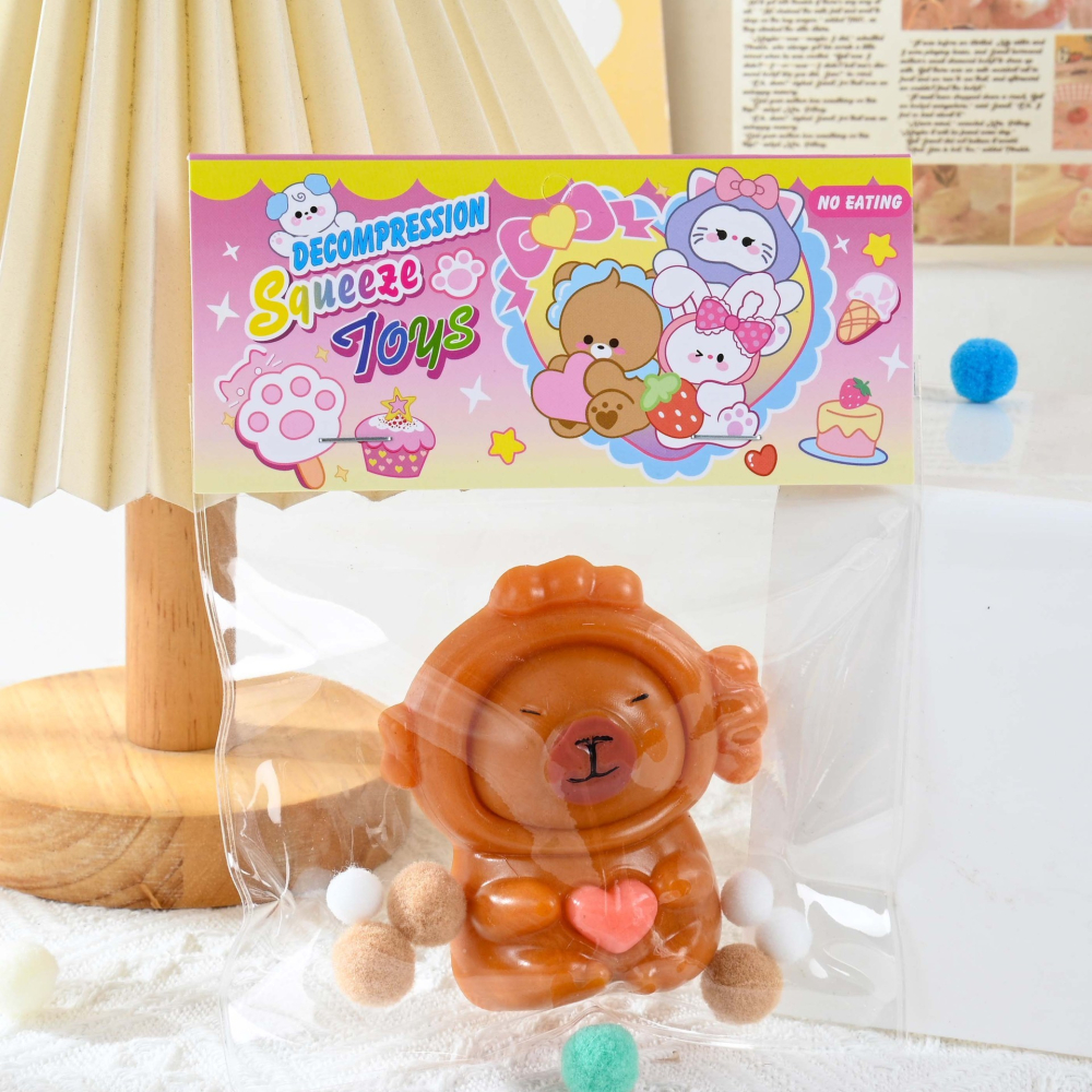 Jucarie antistres squishy maro 7,5 x 6,5 cm, Capybara cu inimioara [4]