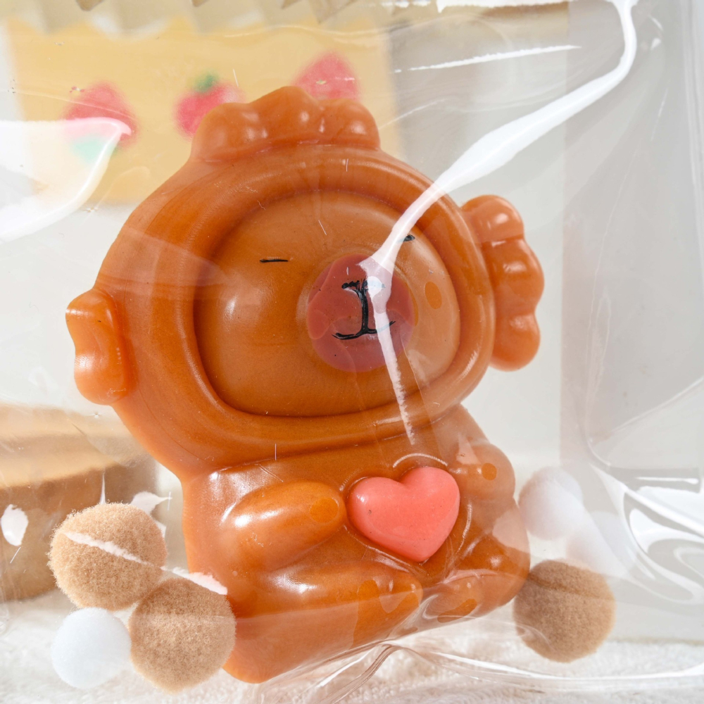 Jucarie antistres squishy maro 7,5 x 6,5 cm, Capybara cu inimioara [6]