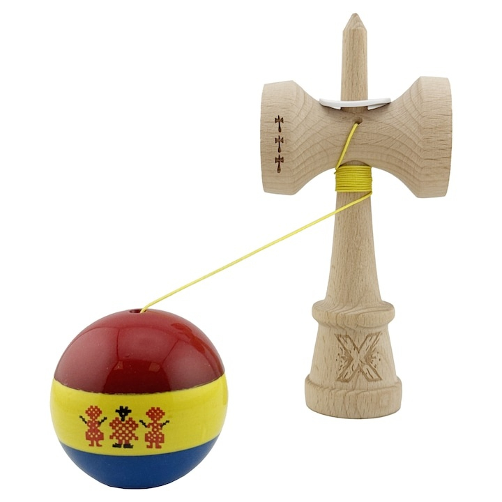 Kendama profesionala din lemn cu rulment metalic, editie Stil Romanesc tricolor, finisaj Super Sticky, cupe mari King Size V3, 18 cm, multicolor [1]