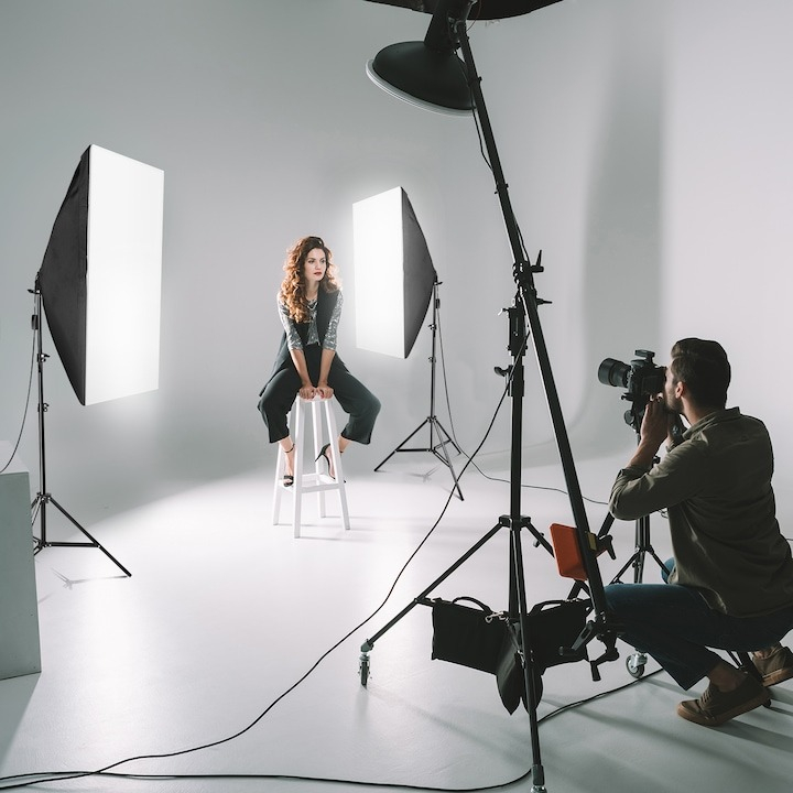 Kit de 2 softboxuri, 2 trepiezi reglabili 200 cm, 4 becuri LED 25W, geanta de transport inclusa [5]
