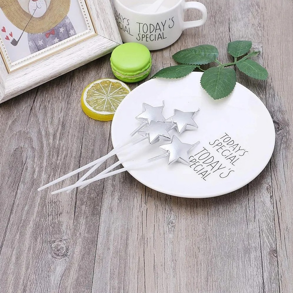 Lumanare decorativa pentru tort, forma steluta lucioasa, cu betisor pentru fixare, 11 x 3.2 cm, decor pentru aniversari si evenimente, argintiu [5]