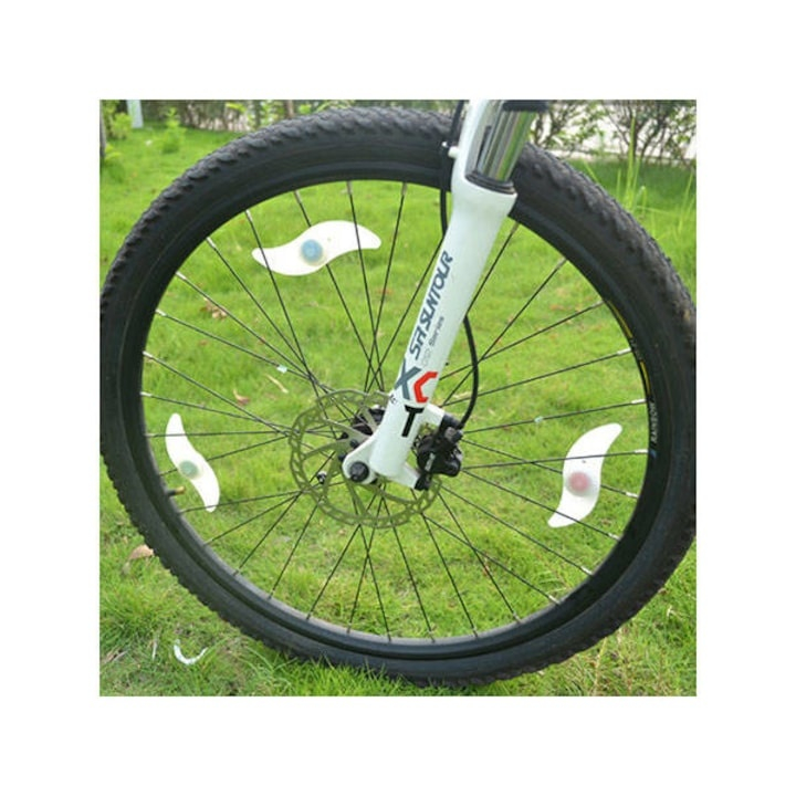 Lumina LED pentru spite bicicleta, din ABS, rezistenta la apa, 3 moduri de iluminare – vizibilitate sporita si stil modern pentru plimbarile tale [4]