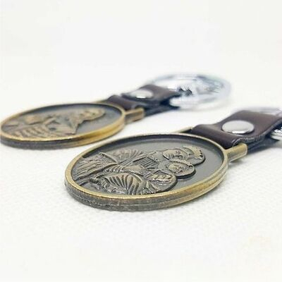 Pachet 4 brelocuri bronz antichizat 9,1 cm cu Iisus Hristos pe fata si Maica Domnului cu Iisus Hristos pe cealalta fata, pandantiv 2,7 x 2,7 cm, carabina 3,6 cm, inel 3 cm [5]