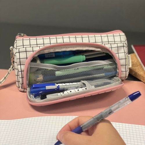 Penar textil pentru rechizite cu model alb in carouri, compartiment dublu si prindere cu carabina, 22 cm [7]