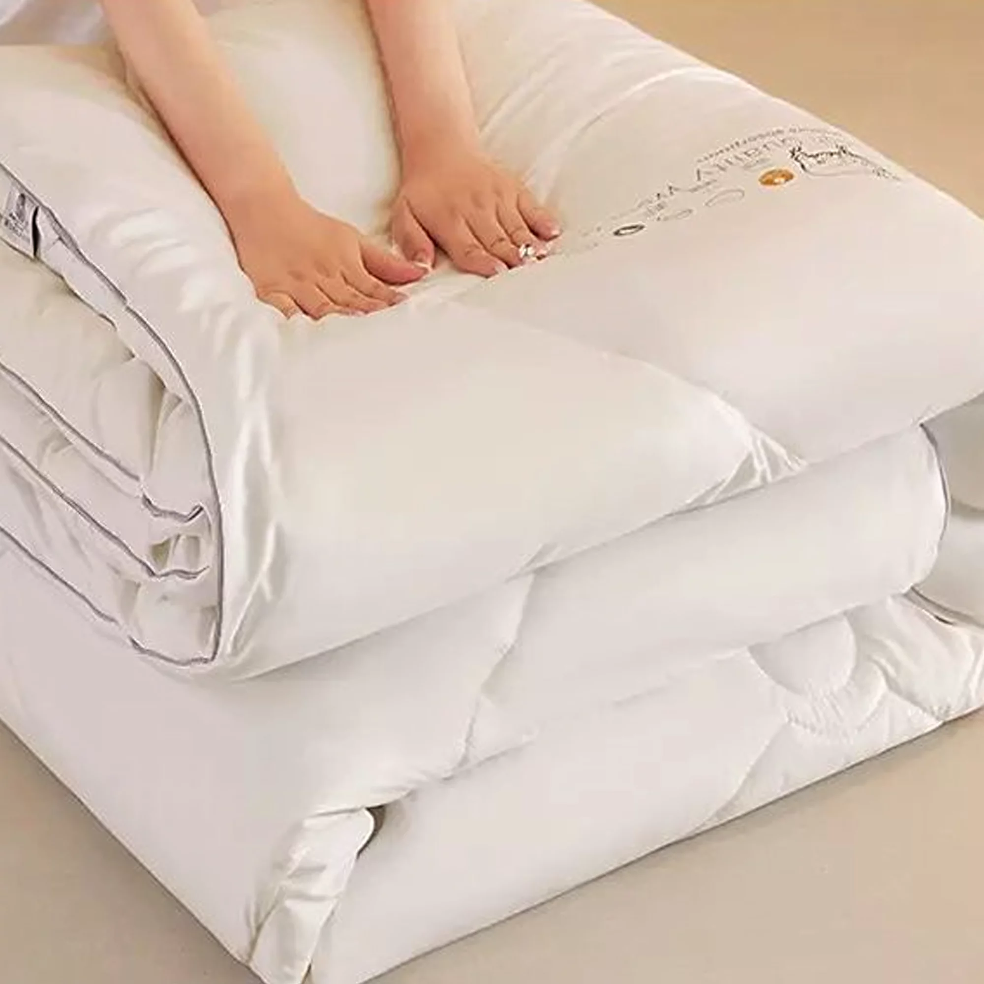 Pilota alba 200 x 220 cm, umplutura din lana, moale si pufoasa, confort termic [10]