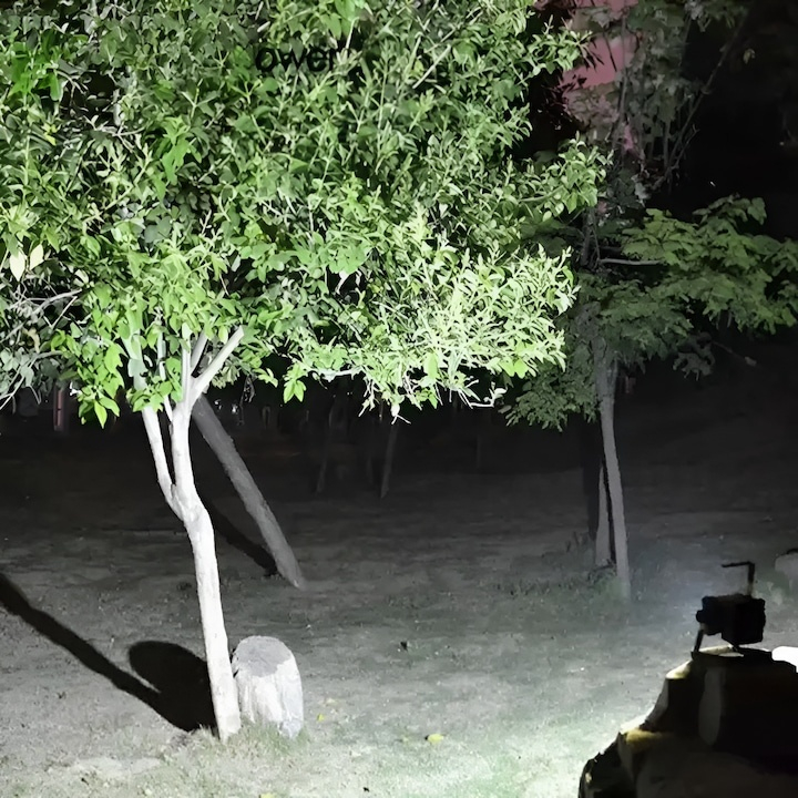 Proiector LED portabil cu halogen, 36W, 2400lm, 3 moduri iluminare, cu 3 baterii 18650 incluse, incarcare retea si auto, IP65, maner detasabil, ideal pentru atelier, camping si portbagaj, galben-negru [3]