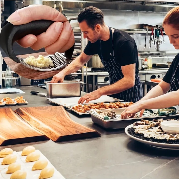 Razatoare pentru usturoi, otel inoxidabil si maner din plastic, 7 x 10.5 x 6 cm, negru [9]