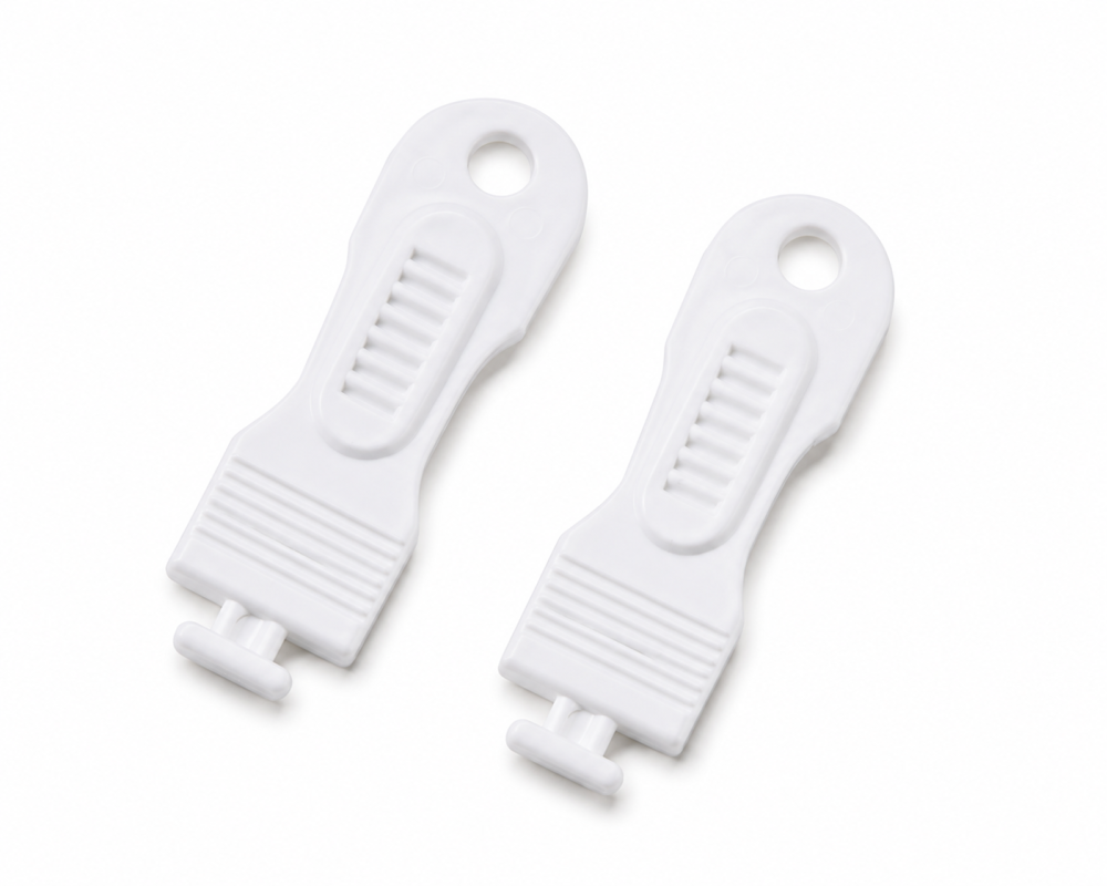 Set 15 Protectii pentru Prize cu 2 Chei de Deblocare, Sistem Siguranta Copii, Capace Protectie ABS, Alb, 3.7 x 2.3 cm [2]