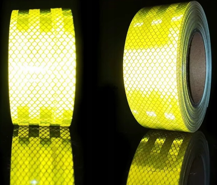 Set 2 benzi reflectorizante autoadezive verde fluorescent, 10 m x 5 cm fiecare, rezistente la intemperii, reflectie intensa, pentru marcaj, semnalizare si siguranta [4]