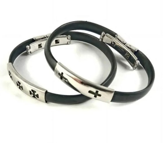 Set 2 bratari tip curea din silicon, negre, cu catarama si placuta din inox, diametru reglabil [2]