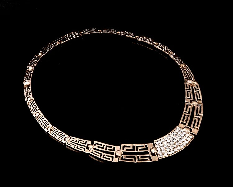 Set bijuterii dama, bratara, inel, cercei, colier, model geometric, auriu, cutie inclusa [6]