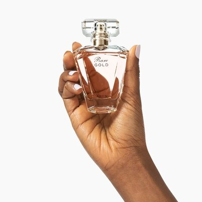 Set cadou elegant Avon Rare Gold, apa de parfum 50 ml pentru femei, aroma floral-aldehidica, ylang-ylang, mandarina, ambra, cuier transparent 5.6 x 5.6 cm autoadeziv [4]