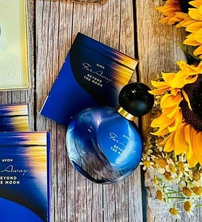 Set cadou Far Away Beyond the Moon – parfum 50 ml + mini parfum 10 ml + loțiune de corp 125 ml + insignă motivațională cadou [7]