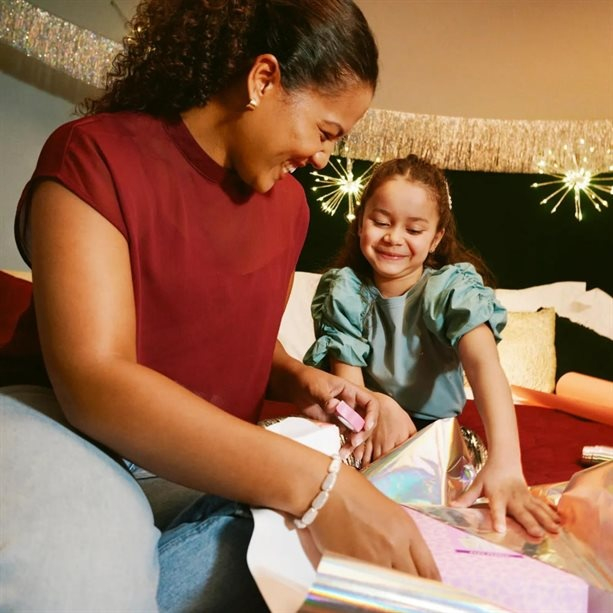 Set cadou parfumat pentru femei cu aroma floral-lemnoasa si accente de mosc, apa de parfum 50 ml, lotiune de corp 125 ml si spray de corp 100 ml, ideal pentru cadou elegant [7]