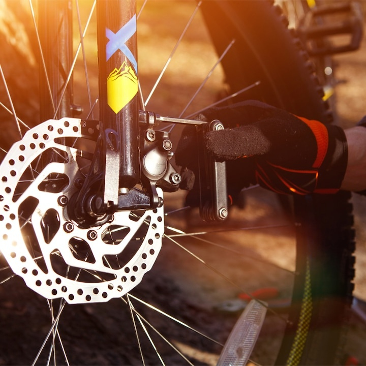 Set chei multifunctionale 16 in 1 pentru bicicleta, cu imbus, surubelnite si chei diverse, compact si portabil, metal, negru-argintiu  Acest set de chei multifunctionale 16in1 este o solutie esentiala [9]