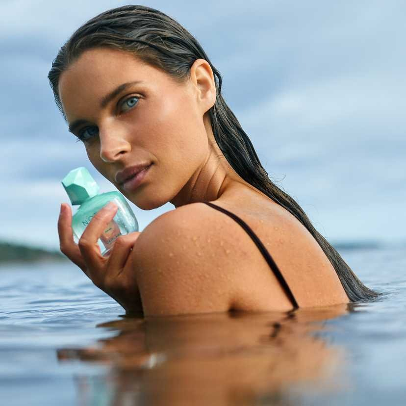 Set complet pentru Ea, Apa de parfum Nordic Waters 50 ml, insotit de insigna Dactylion cu mesaj motivational, cadou un trandafir rosu suflat la baza cu aur [5]