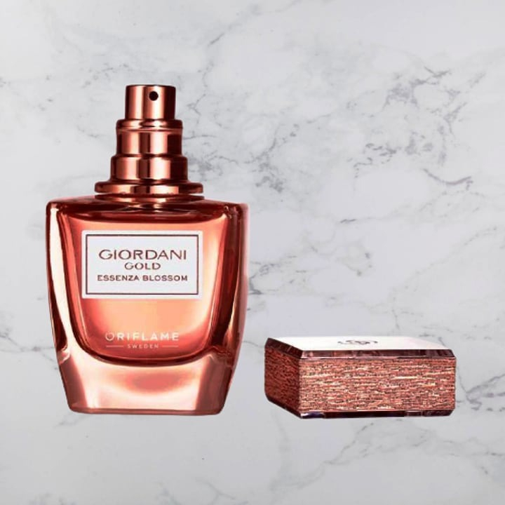 Set complet pentru Ea, parfum de femei Giordani Gold Essenza Blossom, insotit de insigna Dactylion cu mesaj motivational, cadou un trandafir rosu suflat la baza cu aur [8]