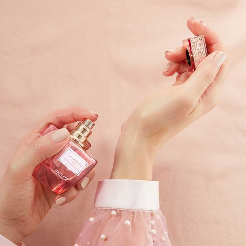 Set complet pentru Ea, parfum de femei Giordani Gold Essenza Blossom, insotit de insigna Dactylion cu mesaj motivational, cadou un trandafir rosu suflat la baza cu aur [2]