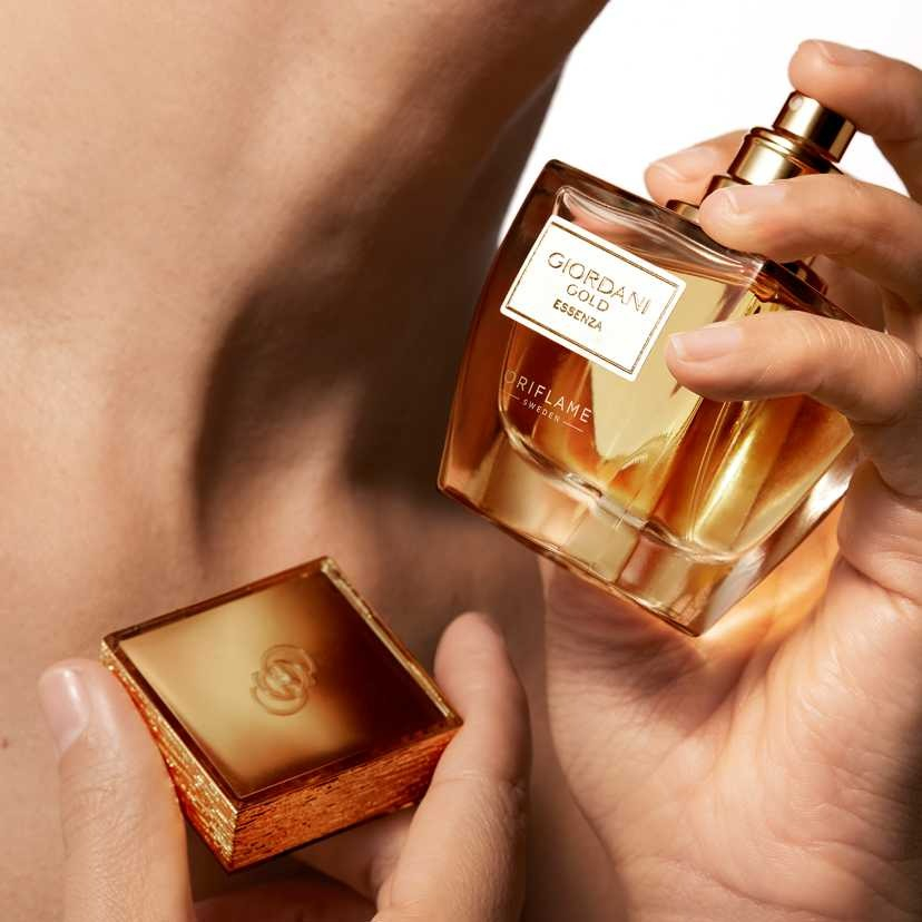Set complet pentru Ea, parfum de femei Giordani Gold Essenza, insotit de insigna Dactylion cu mesaj motivational, cadou un trandafir rosu suflat la baza cu aur [7]