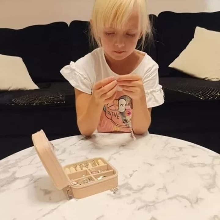 Set de creatie bijuterii, 66 elemente, confectionare bratari si lantisoare din charmuri, pentru copii 5+ ani, pentru dezvoltarea imaginatiei, include punga cadou si cutie depozitare, multicolor [5]