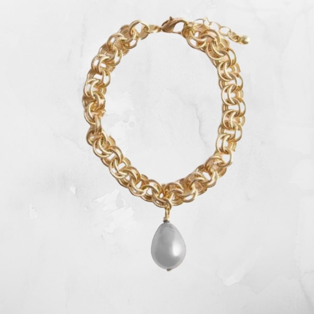 Set inel, brățară și cercei Avon Lestari – bijuterii elegante aurii cu perle decorative, rafinate și feminine, ideale pentru ocazii speciale și cadouri deosebite [6]