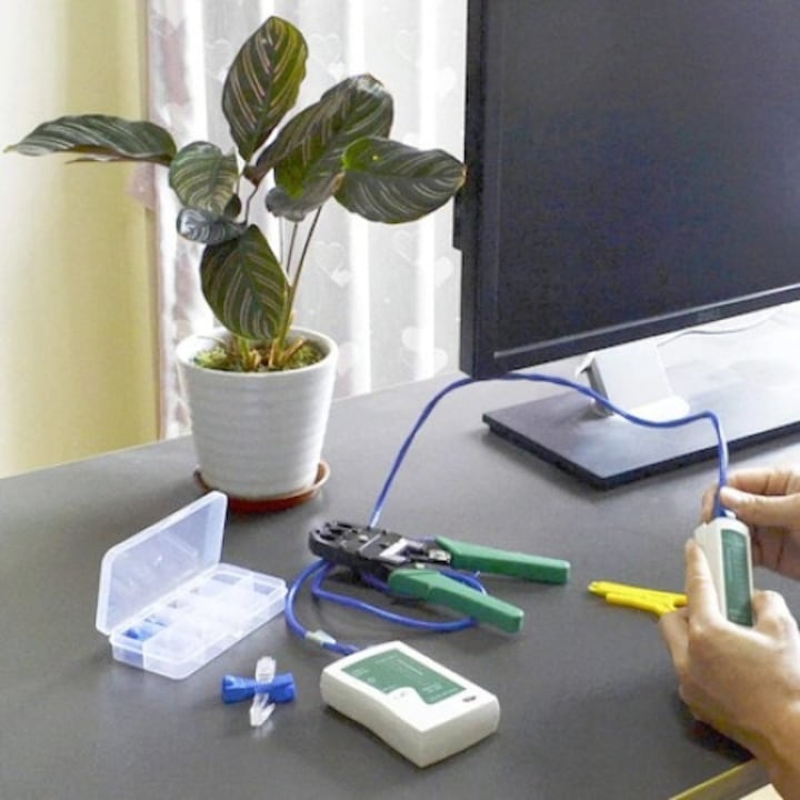 Set instrumente retea 13 in 1 cu tester RJ45/RJ11, cleste sertizare 3 in 1, dezizolatoare, surubelnite, capete RJ45, coliere, baterie 9V si husa – pentru instalare si reparatii LAN, alb [4]