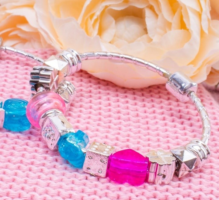 Set pentru creat bratari si lantisoare pentru copii, cu pandantive, margele si accesorii pentru bijuterii, multicolor, aproximativ 110 elemente [5]