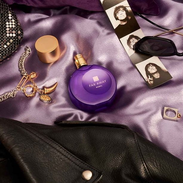 Set pentru dama, apa de parfum Far Away Rebel, Ruj Avon Luxe Lustering Nude si insigna Dactylion cu mesaj motivational [2]