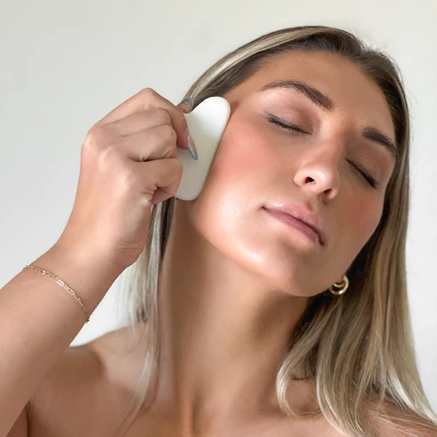 Set Premium pentru Masaj Facial, Roller din Jad Alb cu Design Auriu si Piatra Gua Sha, Efect Anti-Riduri [4]