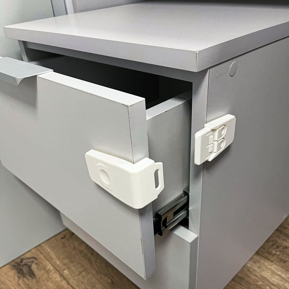 Sistem de siguranta pentru copii, blocare sertare, plastic, cu banda adeziva, 7 x 7 x 4 cm, alb [4]