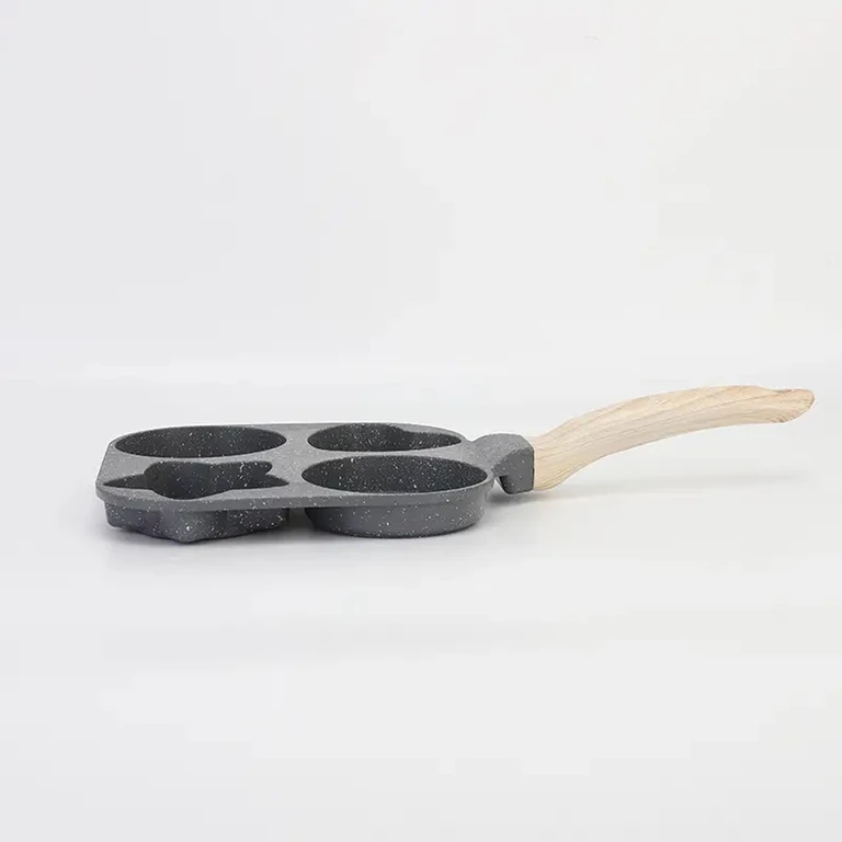Tigaie neagra 19 cm cu 4 compartimente, forme inima, stea si rotunde [4]