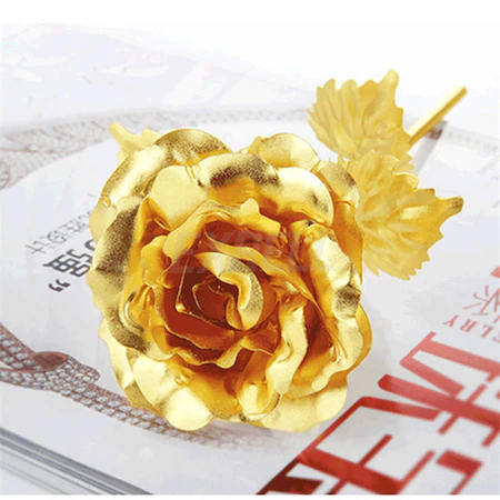Trandafir auriu suflat cu aur 24k, realizat din material plastic cu reflexii si aspect de diamant,ambalat in cutie eleganta. [7]