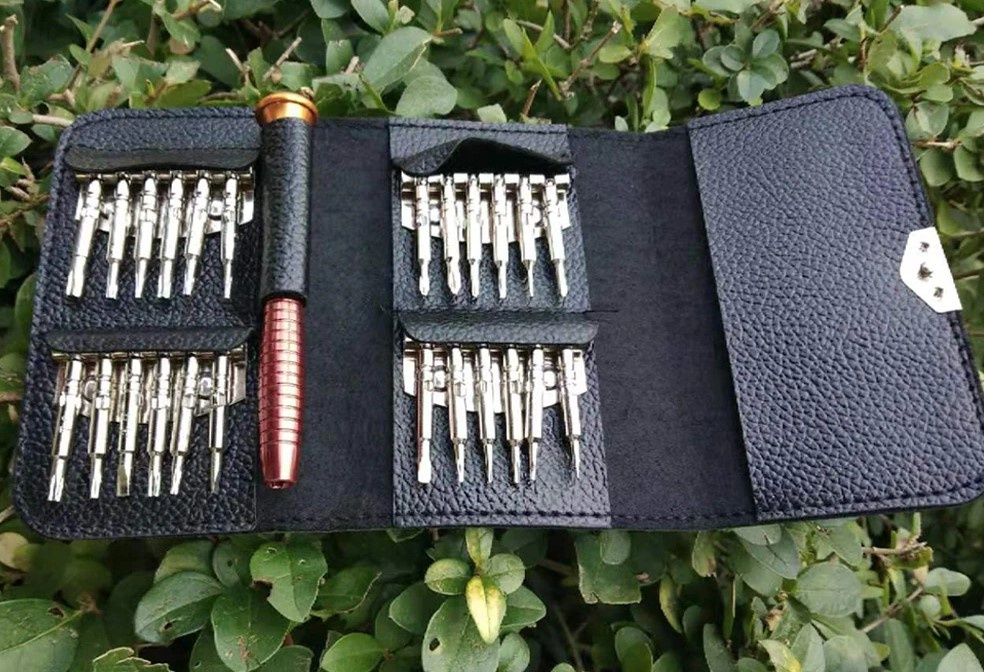 Trusa de surubelnite, 25 piese, toc cu inchidere magnetica, maner metalic antialunecare, negru [10]