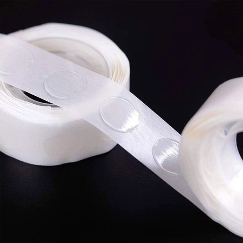 Banda dublu adeziva, 100 buline, pentru lipirea baloanelor, diametru bulina 1.2 cm, diverse suprafete, transparenta [13]