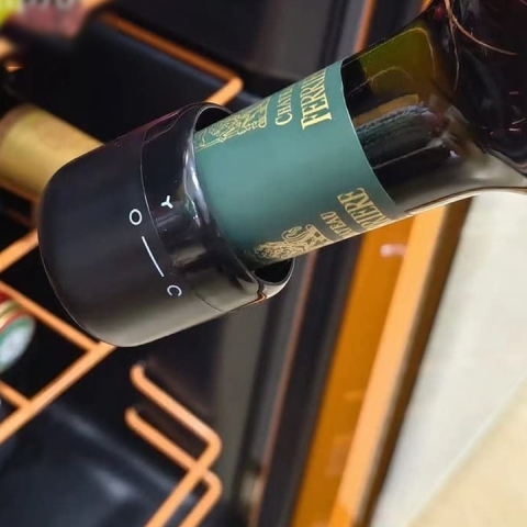 Dop pentru etansare sticla de vin, design rotativ, sistem blocare, silicon, 3.8 x 3.8 cm, reutilizabil, negru [1]