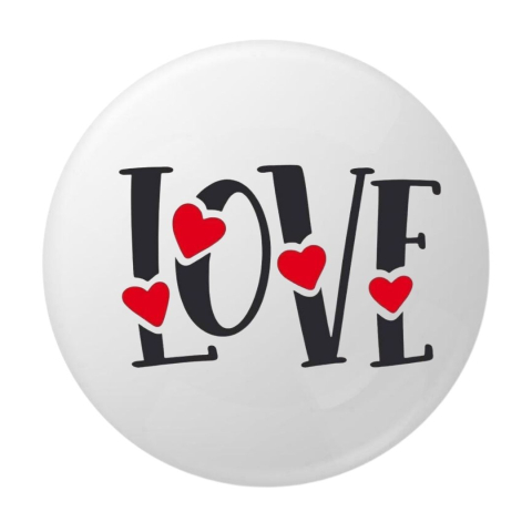 Insigne - Insigna rotunda LOVE cu inimioare rosii, 58 mm, model romantic, sistem prindere cu ac
