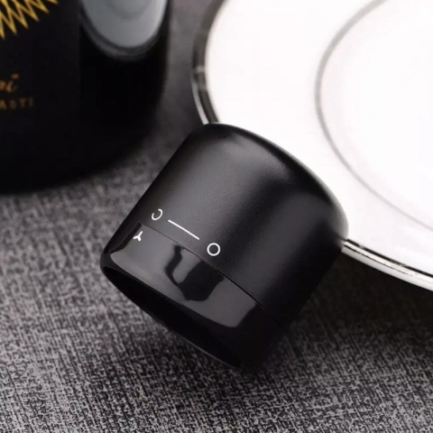 Dop pentru etansare sticla de vin, design rotativ, sistem blocare, silicon, 3.8 x 3.8 cm, reutilizabil, negru [8]