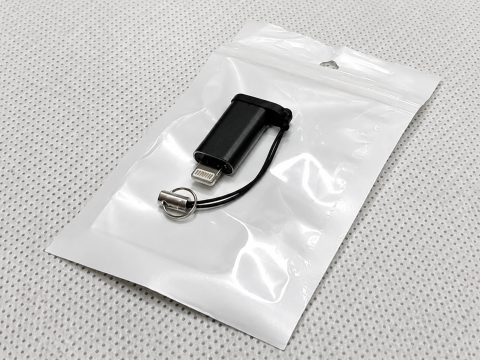 Adaptor Lightning la USB-C, negru, convertor compact pentru conectarea cablurilor si accesoriilor, cu snur si inel metalic [1]