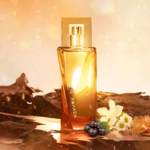 Apă de parfum Avon Attraction Awaken pentru femei, 50 ml – floral-fructată cu note de mandarină, trandafir și mosc, parfum proaspăt și energizant [2]