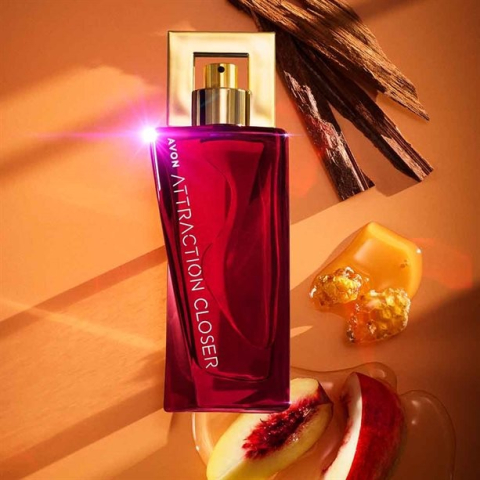 Apă de parfum Avon Attraction Closer pentru femei, 50 ml – floral-lemnoasă cu note de violete, zmeură și mosc alb, parfum elegant și modern [2]