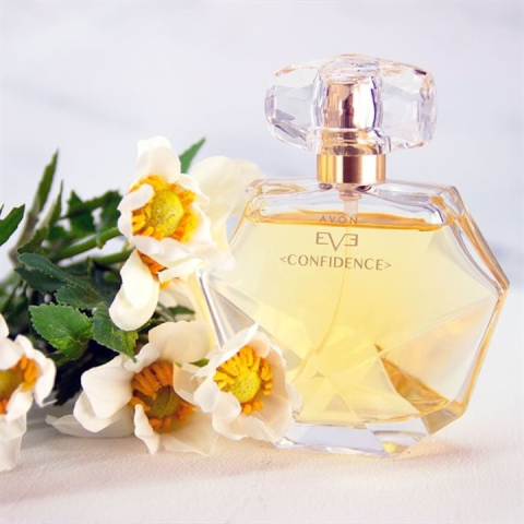 Apă de parfum Avon Eve Confidence 50 ml – floral, fructată, pentru femei, cu note de frișcă Chantilly, pară, fructe roșii, coacăze negre, vanilie și lemn de stejar, ideală pentru purtare zilnică și oc [3]