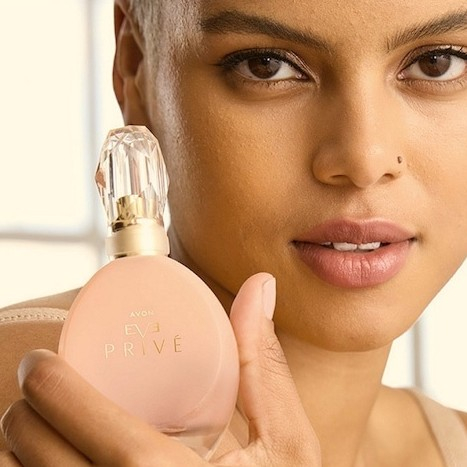 Apa de parfum Avon Eve Prive 50 ml – floral, fructata, pentru femei, cu note de mar rosu, iasomie si vanilie, perfecta pentru o prezenta eleganta si naturala in fiecare zi [1]